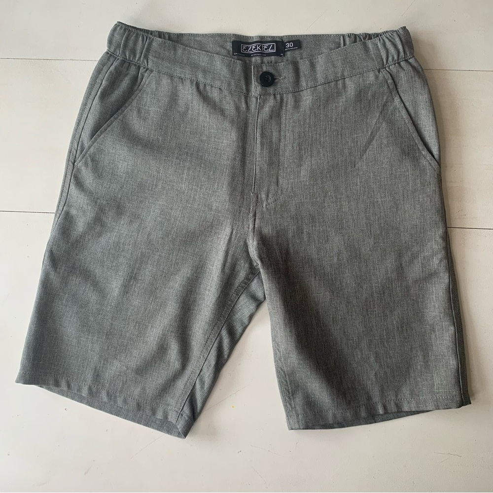 Men’s Ezekiel Shorts size 30
Item #B02